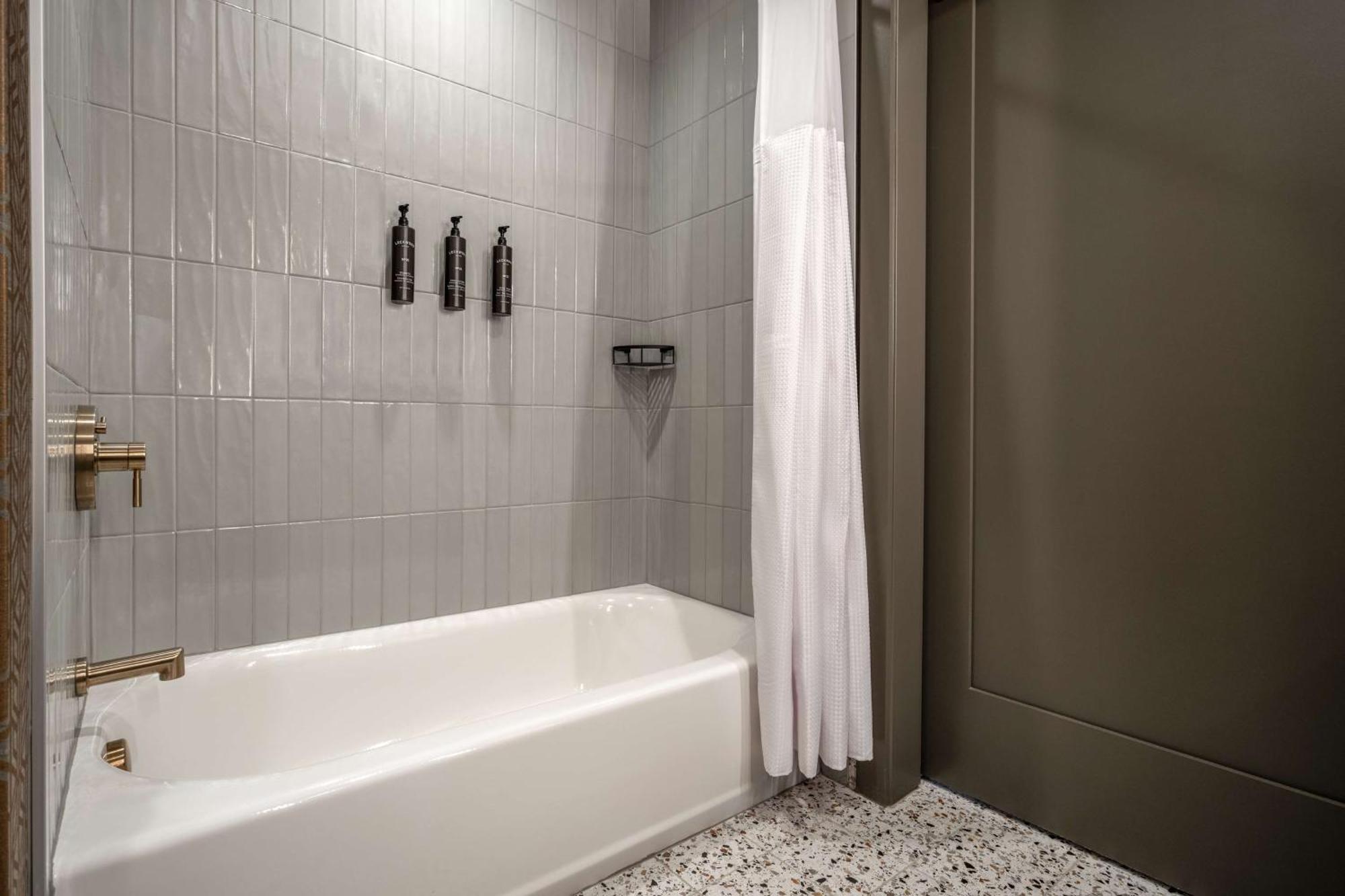 Hotel Nickel Plate Fishers, Tapestry Collection By Hilton エクステリア 写真